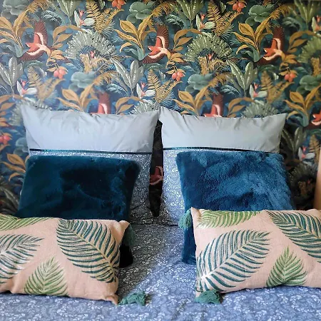 A L'ombre De La Treille -proche Saint-emilion Bed & Breakfast