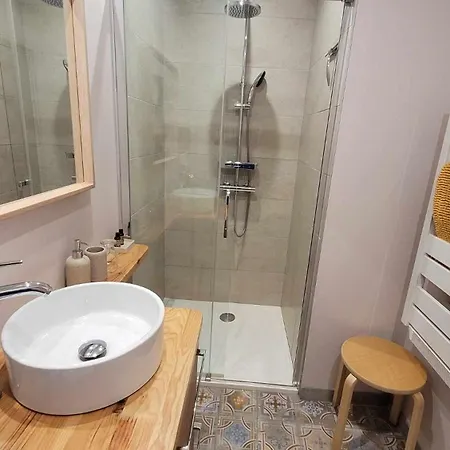 A L'ombre De La Treille -proche Saint-emilion Bed & Breakfast *