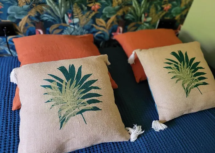 A L'ombre De La Treille -proche Saint-emilion Bed & Breakfast