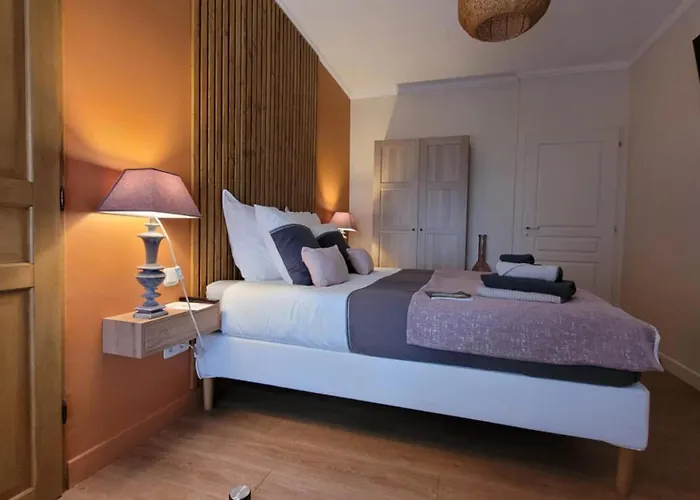 A L'ombre De La Treille -proche Saint-emilion Bed & Breakfast